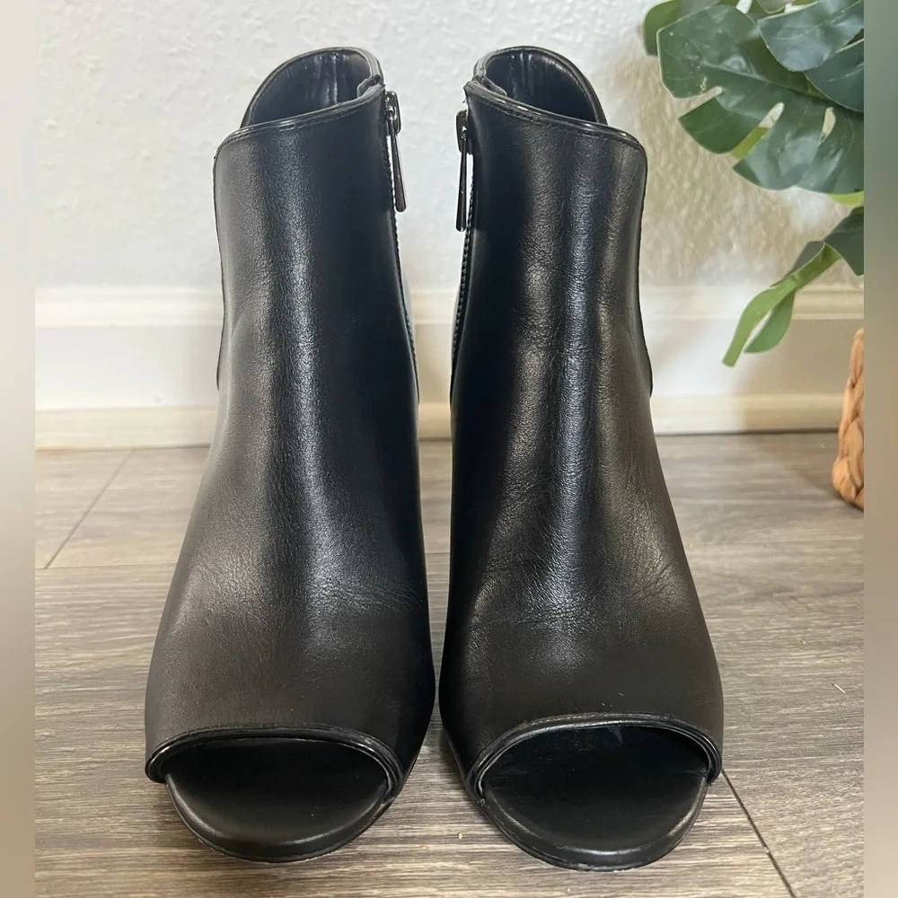 Michael kors Harper open toe ankle bootie in size 7 - Picture 5 of 11